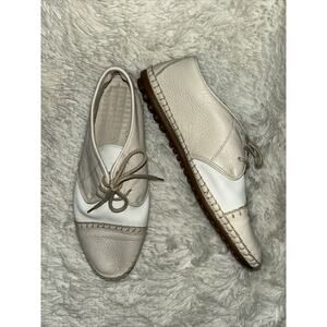 NWOB Cole Haan Soft Leather Lace Up Flats Size 7.5 AA